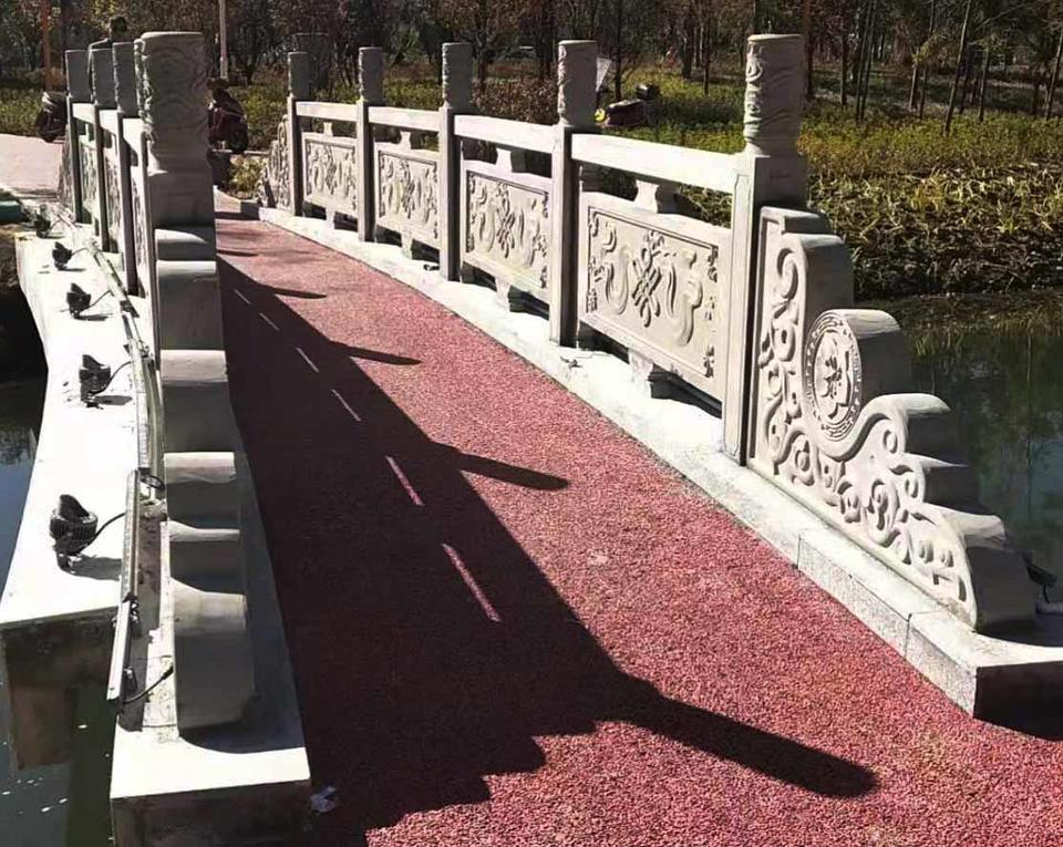 西藏林芝市工布公园青石桥栏杆