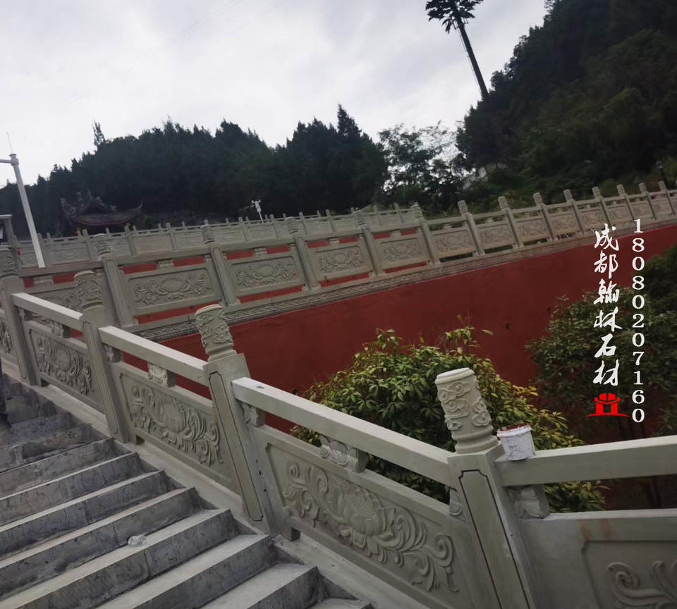 重庆黔江区城市大峡谷景区青石栏杆安装效果
