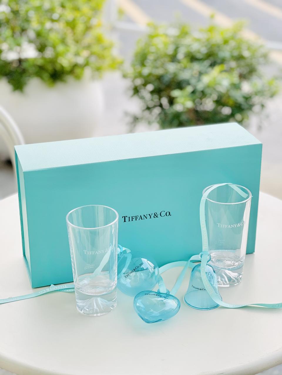 包邮💜 T家玻璃杯挂件礼盒 2021限定 淡蓝色玻璃挂件搭配透明玻璃杯 挂件造型有：玻璃球、爱心、铃铛 Logo富士山🗻玻璃杯实物质感超好