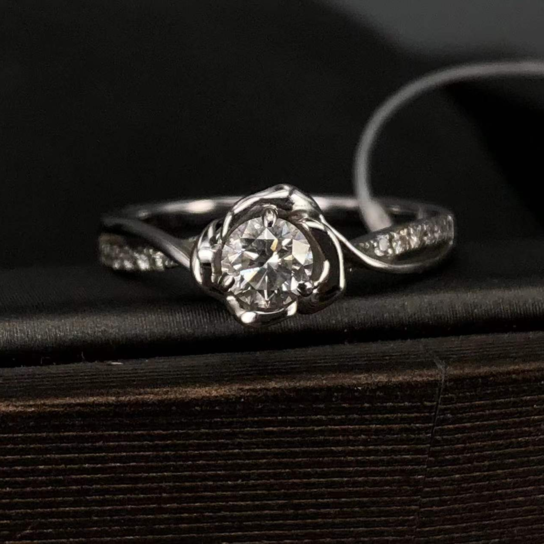 【绝当精品】 18K金钻石戒指