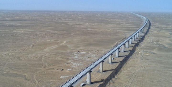 和田至若羌铁路明日开通运营，世界首个沙漠铁路环线形成